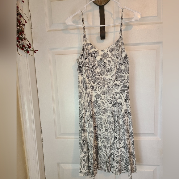 Woman's Spaghetti Strap Sun Dress, Size: Medium Color: Black & White - Picture 2 of 12